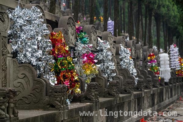 互联网时代“代祭扫”成风，消费者要小心陷阱！，代祭扫生意兴起，标准化缺失谁来买单？